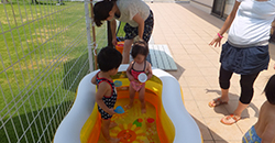託児スタッフ